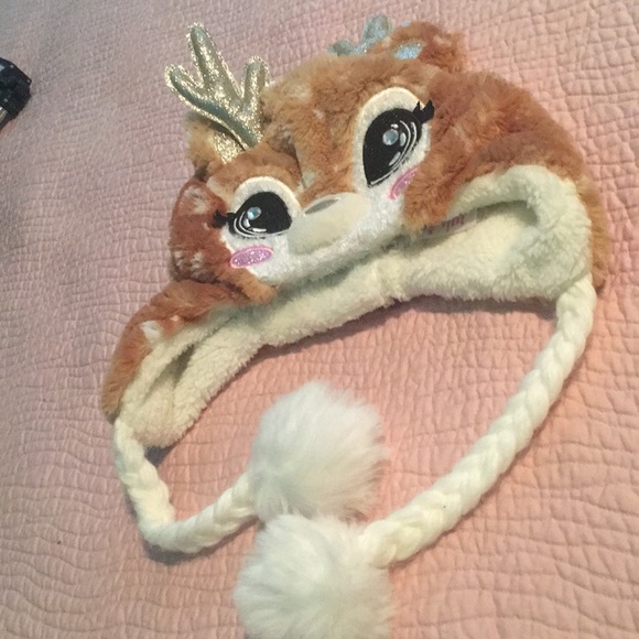 Warm winter hat / Deer design too - Picture 1 of 2